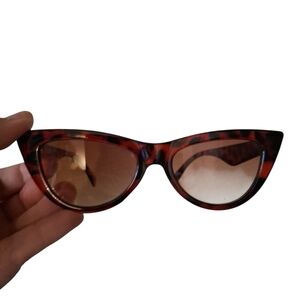 Tortoiseshell Cat-Eye Sunglasses - Brown Lenses